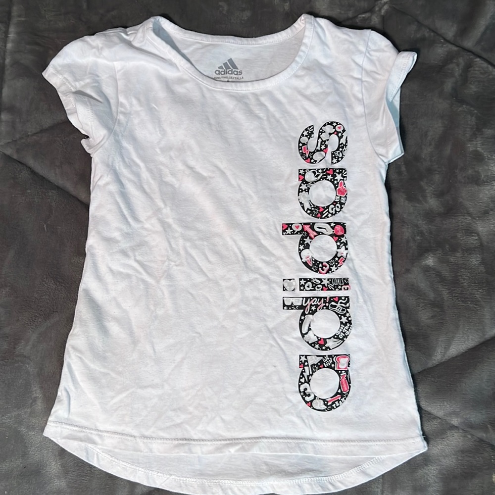A little wrinkled but lightly used adidas t-shirt size 6 in kids